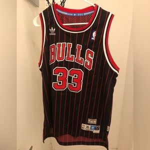 Bulls mitchell and ness pin strap